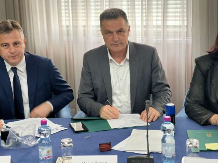 gradonacelnik-novog-pazara-nihat-bisevac-potpisao-dva-ugovora-iz-oblasti-ekologije gradonacelnik-novog-pazara-nihat-bisevac-potpisao-dva-ugovora-iz-oblasti-ekologije