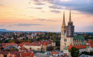 Zid i skela srušili se u centru ZGB, oštećeno više automobila zid-i-skela-srusili-se-u-centru-zgb,-osteceno-vise-automobila