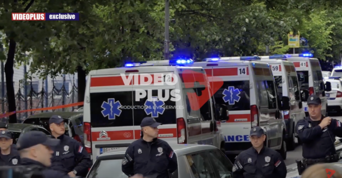 u-pucnjavi-stradala-uciteljica-i-cuvar!-strahuje-se-da-ima-jos-zrtava-(video)