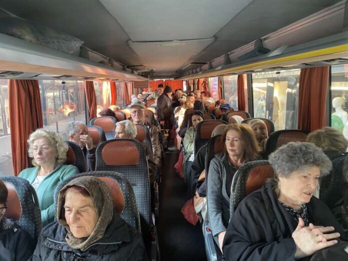 oko-140-penzionera-otputovalo-u-vrnjacku-banju-u-organizaciji-sdp