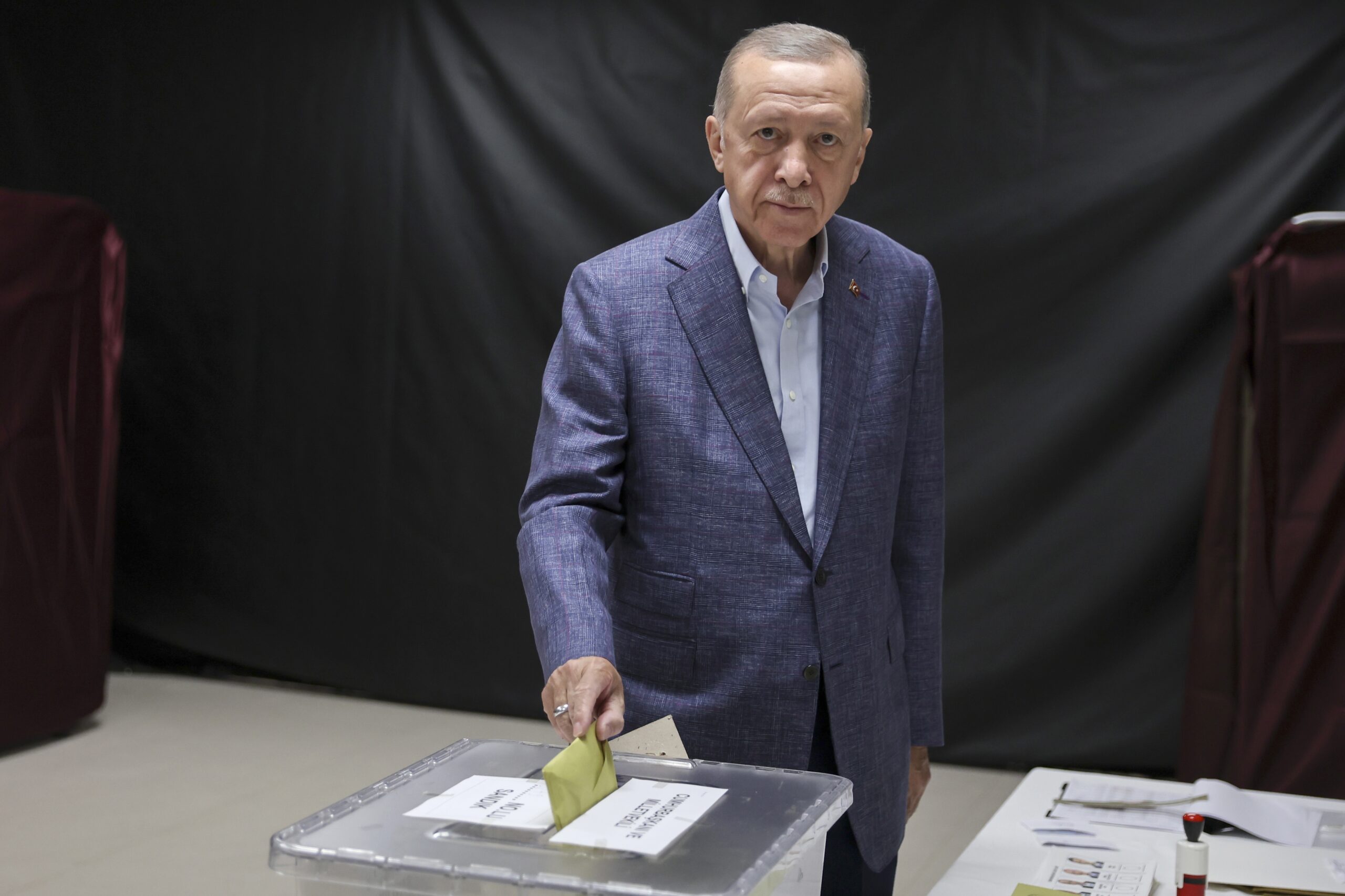 turska:-erdogan-glasao-u-istanbulu,-njegov-glavni-oponenet-u-ankari