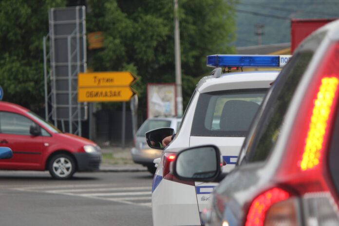 mladic-u-novopazarskom-naselju-blazevo-nozem-nasrnuo-na-majku