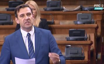 Hodžić u Skupštini o ubistvu u Priboju: Reagovalo se brzo, međutim begunac je i dalje u bekstvu hodzic-u-skupstini-o-ubistvu-u-priboju:-reagovalo-se-brzo,-medjutim-begunac-je-i-dalje-u-bekstvu