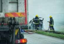 Zapalio se automobil na auto-putu kod isključenja za Batajnicu i Nove Banovce zapalio-se-automobil-na-auto-putu-kod-iskljucenja-za-batajnicu-i-nove-banovce