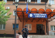 Na zgradu opštine u Zvečanu postavljena zastava takozvanog Kosova na-zgradu-opstine-u-zvecanu-postavljena-zastava-takozvanog-kosova