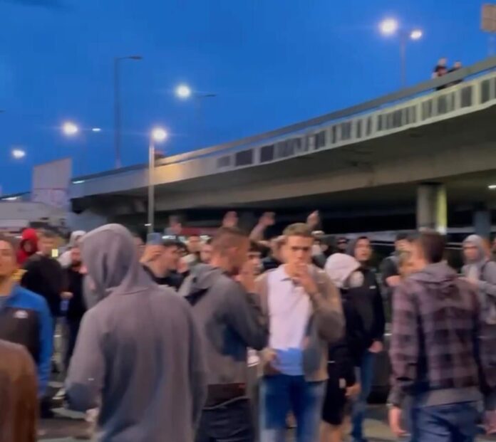 zbog-desavanja-na-kosovu-i-metohiji-blokiran-autoput-kod-autokomande