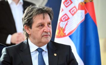 Gašić zahvalio taksisti na prisebnosti i hrabrosti tokom prinudne vožnje gasic-zahvalio-taksisti-na-prisebnosti-i-hrabrosti-tokom-prinudne-voznje