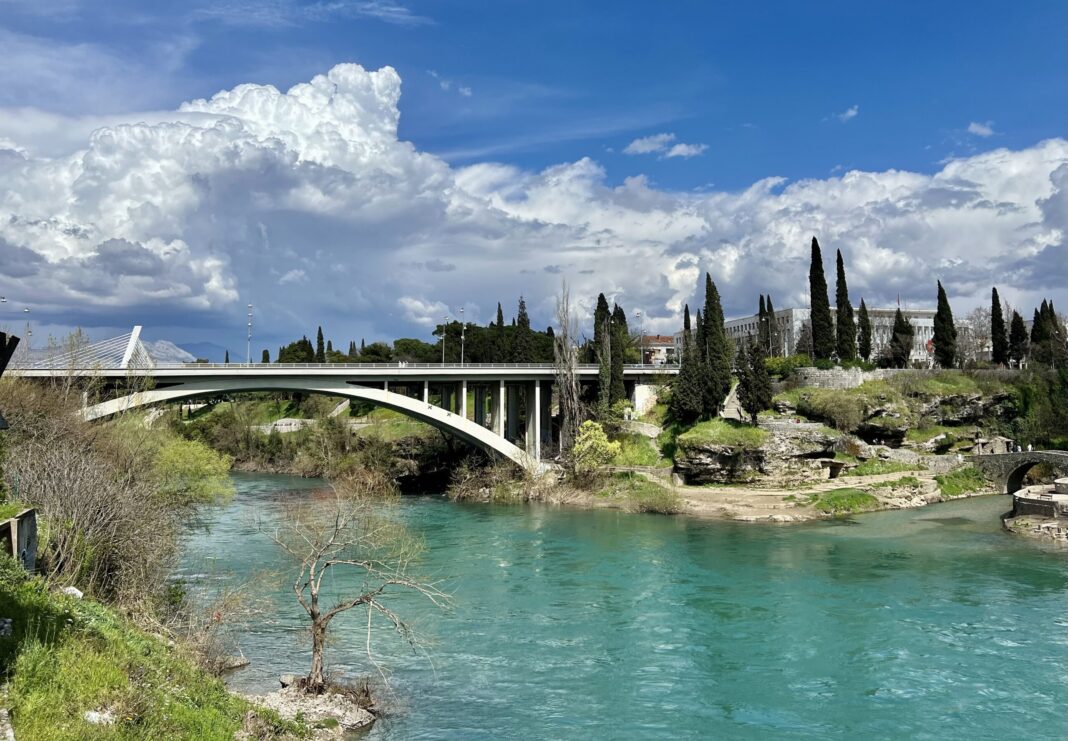 crna-gora:-pretresi-stanova-pripadnika-organizovanih-kriminalnih-grupa-u-vise-gradova