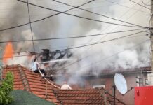 HEROJ IZ NOVOG PAZARA! Semir Kambović se više od sat vremena borio sa vatrom na krovu kuće, nakon požara hospitalizovan (FOTO/VIDEO) heroj-iz-novog-pazara!-semir-kambovic-se-vise-od-sat-vremena-borio-sa-vatrom-na-krovu-kuce,-nakon-pozara-hospitalizovan-(foto/video)