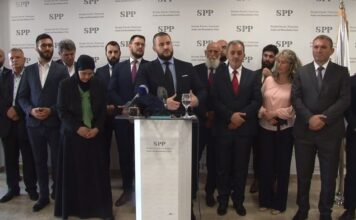 Zukorlić:Višedecenijska konfrotacija u Tutinu zukorlic:visedecenijska-konfrotacija-u-tutinu