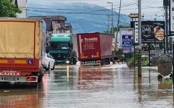 NOVI PROBLEMI SA PADAVINAMA U NOVOM PAZARU! Potopljena ulica novi-problemi-sa-padavinama-u-novom-pazaru!-potopljena-ulica
