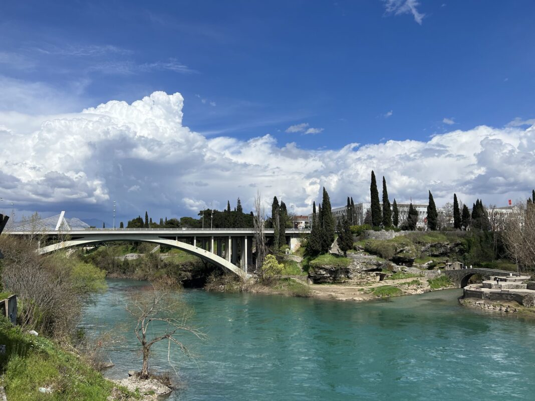 u-crnoj-gori-uhapseno-vise-osoba-u-akciji-istrage-protiv-vrha-duvanske-mafije