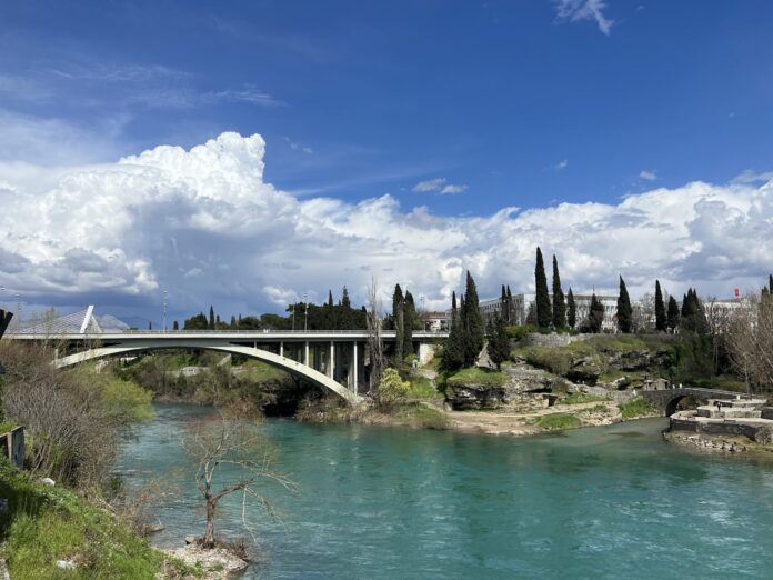 u-crnoj-gori-uhapseno-vise-osoba-u-akciji-istrage-protiv-vrha-duvanske-mafije u-crnoj-gori-uhapseno-vise-osoba-u-akciji-istrage-protiv-vrha-duvanske-mafije