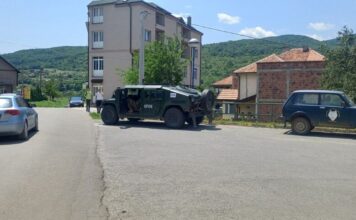 Pojačano prisustvo Kfora u Leposaviću, helikopter nadleće ovo područje pojacano-prisustvo-kfora-u-leposavicu,-helikopter-nadlece-ovo-podrucje