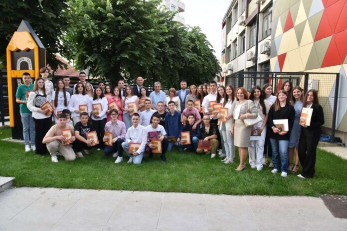 svecana-dodela-diploma-u-os-“bratstvo” svecana-dodela-diploma-u-os-“bratstvo”