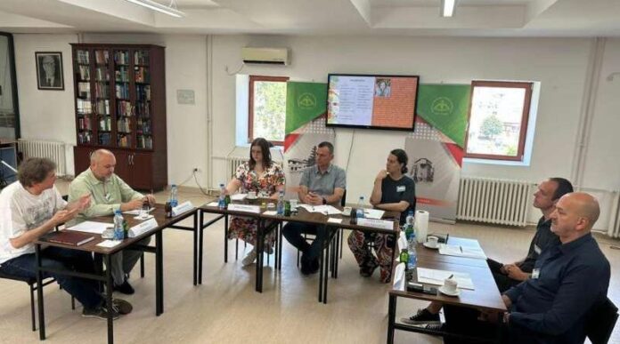 u-toku-osmi-po-redu-susreti-knjizevnika-nacionalnih-zajednica-”femili”-u-novom-pazaru