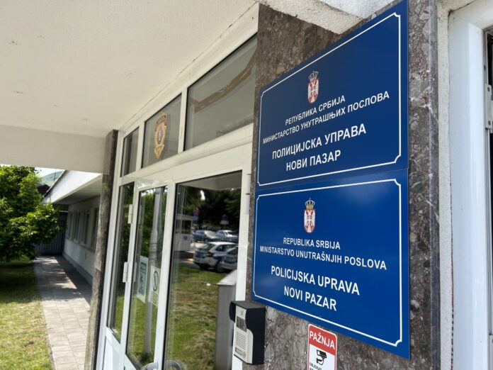 pu-novi-pazar:-zaplenjeno-11.000-paklica-cigareta-u-kombiju-kod-tutina pu-novi-pazar:-zaplenjeno-11.000-paklica-cigareta-u-kombiju-kod-tutina