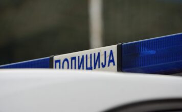 Survao se kamion na putu Kopaonik-Raška, povređenog izvukli pripadnici GSS survao-se-kamion-na-putu-kopaonik-raska,-povredjenog-izvukli-pripadnici-gss