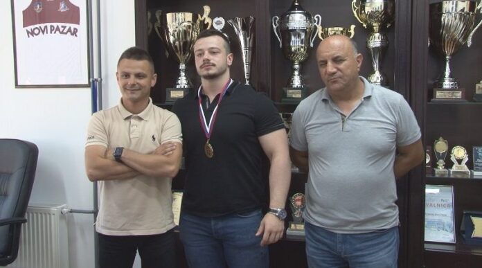 zlatna-medalja-za-novopazarskog-dizaca-tegova