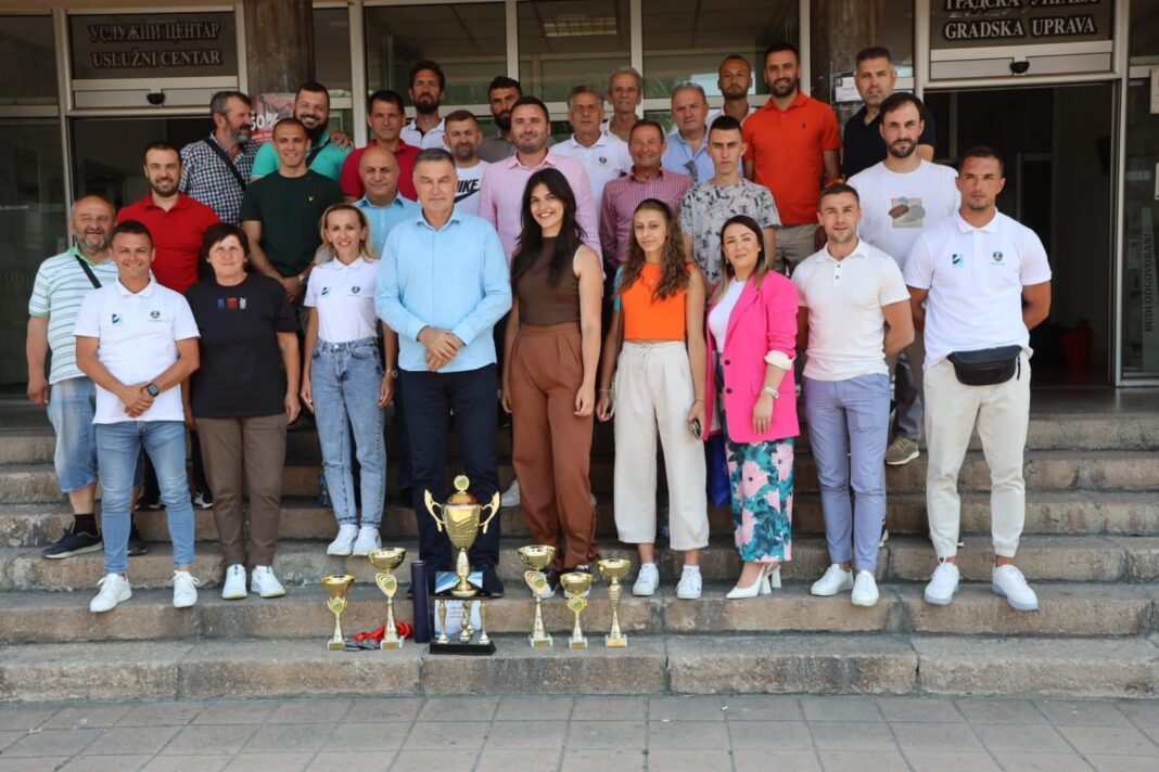 gradonacelnik-bisevac-ugostio-novopazarske-sportiste-koji-su-trijumfovali-na-mosi-igrama-u-kolasinu