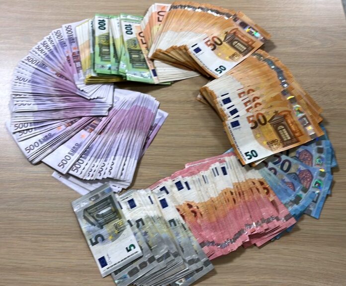 u-prvih-sest-meseci-otkriveno-1.417-falsifikovanih-novcanica,-najvise-dinara