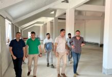 Gradonačelnik Biševac i ministar Memić obišli radove na dogradnji hotela na Atletskom stadionu u Novom Pazaru gradonacelnik-bisevac-i-ministar-memic-obisli-radove-na-dogradnji-hotela-na-atletskom-stadionu-u-novom-pazaru