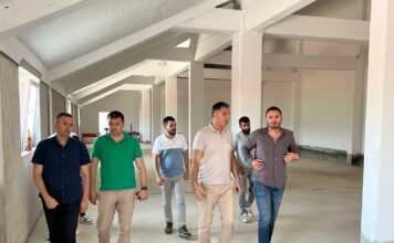 Gradonačelnik Biševac i ministar Memić obišli radove na dogradnji hotela na Atletskom stadionu u Novom Pazaru gradonacelnik-bisevac-i-ministar-memic-obisli-radove-na-dogradnji-hotela-na-atletskom-stadionu-u-novom-pazaru