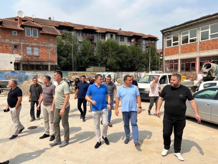 gradonacelnik-bisevac-i-ministar-memic-obisli-radove-na-rekonstrukciji-os-“desanka-maksimovic”