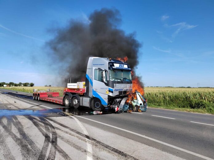 pozar-nakon-sudara-dva-vozila-na-putu-subotica-bajmok,-poginuo-muskarac