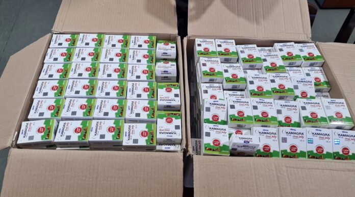 carinici-zaplenili-3.500-kesica-kamagre-skrivene-u-kabini-kamiona