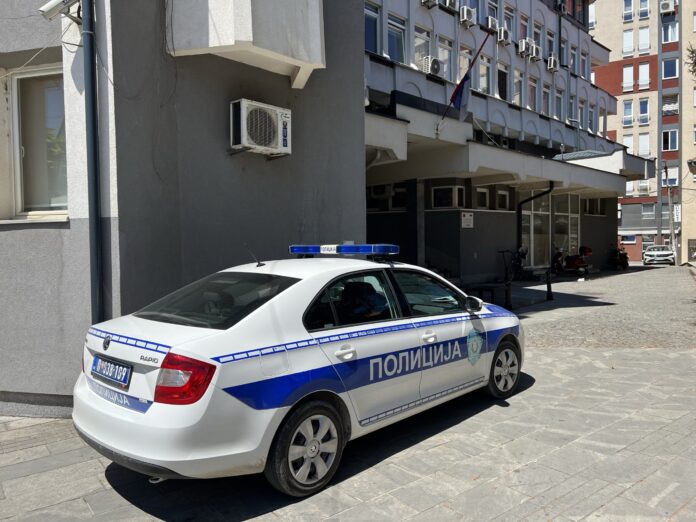 uhapsen-muskarac-iz-tutina-koji-je-voznjom-unazad-udario-trogodisnje-dete