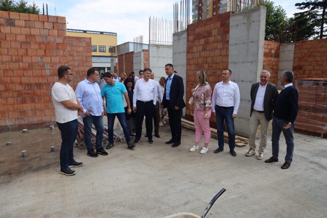 gradonacelnik-bisevac-obisao-izgradnju-vrtica-u-cukovcu!-radovi-gotovi-u-maju,-vrtic-po-svetskim-standardima