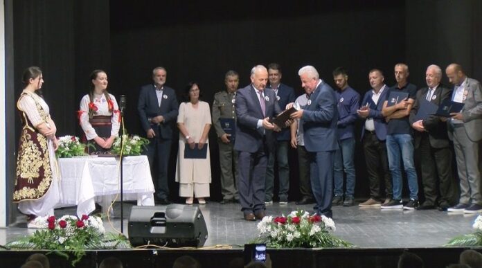 sjenica-obelezila-770-godina,-vucic-prograsen-pocasnim-gradjaninom sjenica-obelezila-770-godina,-vucic-prograsen-pocasnim-gradjaninom