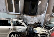 ZAPALJENA DVA AUTOMOBILA U CENTRU NOVOG PAZARA! Vatra zahvatila i zgradu zapaljena-dva-automobila-u-centru-novog-pazara!-vatra-zahvatila-i-zgradu