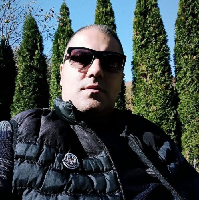 ljudina!-ovo-je-semir-koji-je-skocio-u-vatru-za-nepoznate-ljude-i-spasao-stariji-bracni-par-skoro-sigurne-smrti