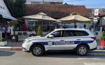 PU Novi Pazar: Uhapšena dva napadača na poslastičara, udarali ga pesnicama i naneli mu povrede makazama pu-novi-pazar:-uhapsena-dva-napadaca-na-poslasticara,-udarali-ga-pesnicama-i-naneli-mu-povrede-makazama