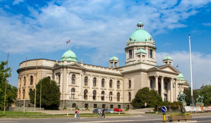 nastradali-radnik-skupstine-srbije-pritisnuo-pogresni-prekidac-za-lift