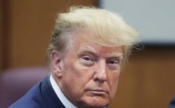 Tramp se predao u Džordžiji, posle 20 minuta pušten na slobodu tramp-se-predao-u-dzordziji,-posle-20-minuta-pusten-na-slobodu