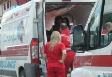 Odjednom su se potukli, sevali i noževi: Još jedna masovna tuča u Novom Pazaru, jedno lice ubodeno drugo privedeno u policiju odjednom-su-se-potukli,-sevali-i-nozevi:-jos-jedna-masovna-tuca-u-novom-pazaru,-jedno-lice-ubodeno-drugo-privedeno-u-policiju