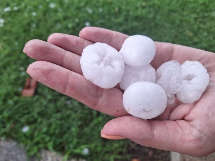 nevreme-u-sloveniji,-delovi-zemlje-bez-struje,-pao-grad-velicine-jaja