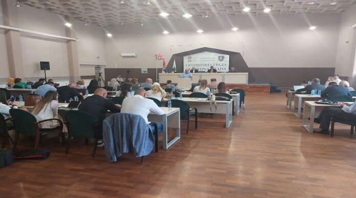 odbornici-skupstine-o-ukidanju-apotekarske-ustanove-“dr.-max”