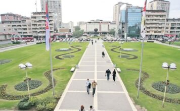 Stanje odbornika koji se zapalio u Topoli i dalje nepromenjeno: Hospitalizovan u Kliničkom centru Kragujevac, sugrađani još uvek u šoku nakon svega što se dogodilo stanje-odbornika-koji-se-zapalio-u-topoli-i-dalje-nepromenjeno:-hospitalizovan-u-klinickom-centru-kragujevac,-sugradjani-jos-uvek-u-soku-nakon-svega-sto-se-dogodilo