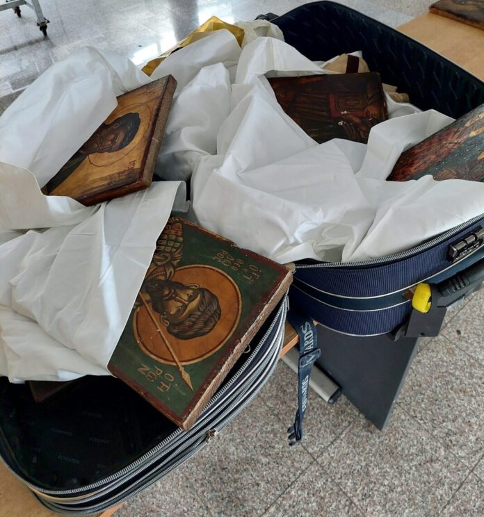 vredne-pravoslavne-ikone-u-koferima vredne-pravoslavne-ikone-u-koferima