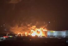 Ogroman požar na autoputu Tirana-Drač, gori fabrika boja (VIDEO) ogroman-pozar-na-autoputu-tirana-drac,-gori-fabrika-boja-(video)