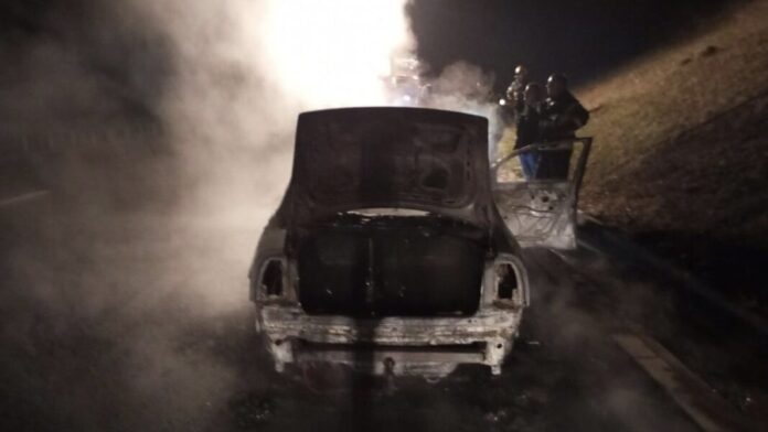 plamen-progutao-ceo-jedan-automobil:-drama-na-autoputu-“milos-veliki”,-sprecena-veca-tragedija-i-ljudski-zivoti-su-spaseni