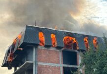 U porodičnoj kući u Novom Pazaru danas oko 16 časova izbio je strašan požar koji je srećom lokalizovan. u-porodicnoj-kuci-u-novom-pazaru-danas-oko-16-casova-izbio-je-strasan-pozar-koji-je-srecom-lokalizovan.