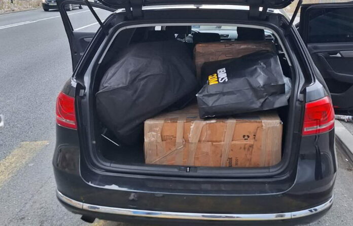 kod-uzica-uhapsena-dvojica-drzavljana-crne-gore-sa-55-paketa-marihuane