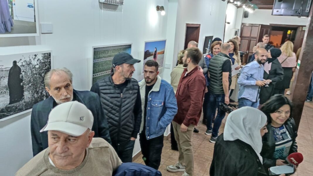 hidzab-kao-kulturni-oznacitelj:-izlozba-fotografija-u-novom-pazaru