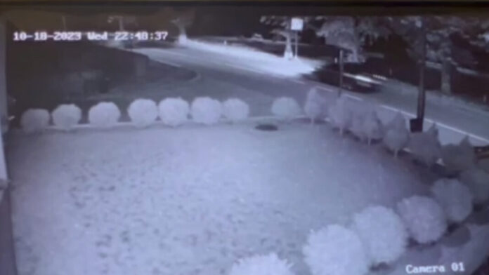 zakucao-se-u-drvo,-pa-od-siline-udara-prevrnuo-se-na-krov:-teska-saobracajna-nezgoda-tokom-noci-dogodila-se-kod-prijepolja