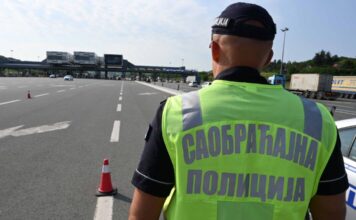 Policija isključila vozača, na auto-putu kroz BG vozio 157 km na sat policija-iskljucila-vozaca,-na-auto-putu-kroz-bg-vozio-157-km-na-sat